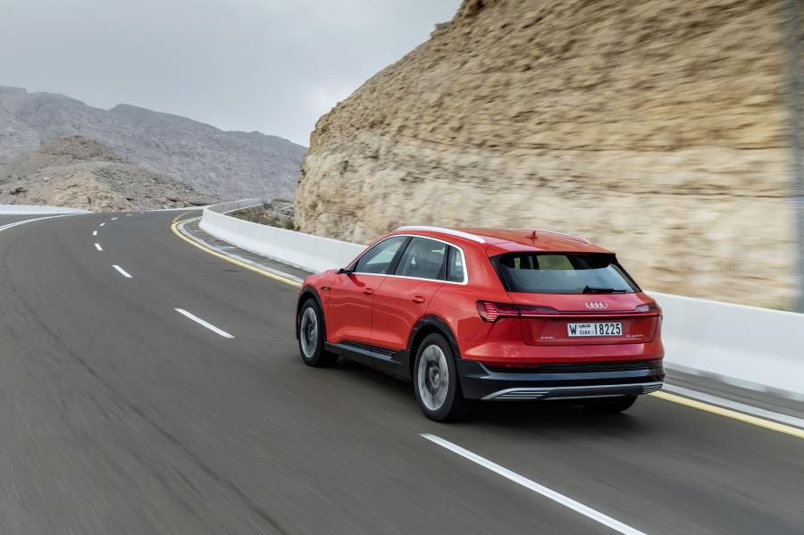  Audi e-tron 55 Quattro 2019 года  (WW) (фото 219 из 452)